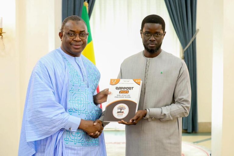 Dialogue social : le Président Diomaye Faye reçoit le rapport 2025 et annonce un cap sur la productivité