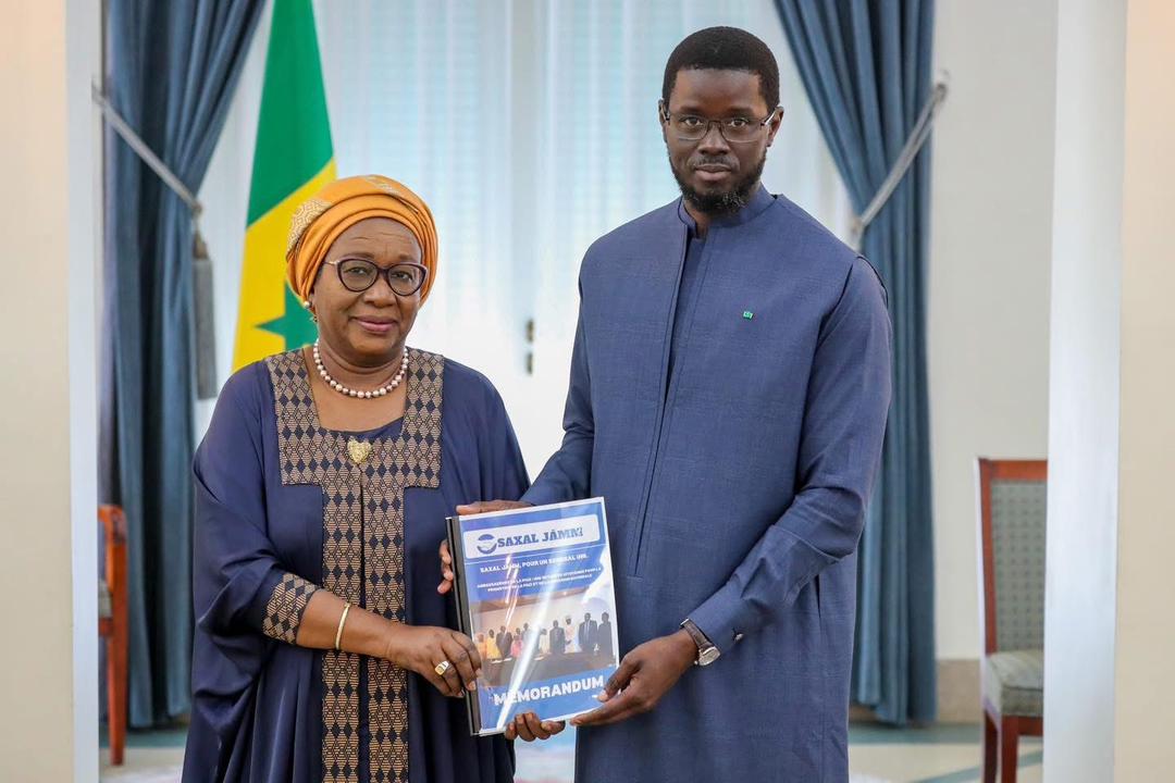 Cohésion nationale : le Président de la République, Bassirou Diomaye Faye avec une délégation des Ambassadeurs de la paix