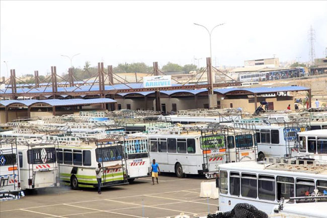 Grève des transporteurs : le bras de fer se durcit et le trafic reste paralysé