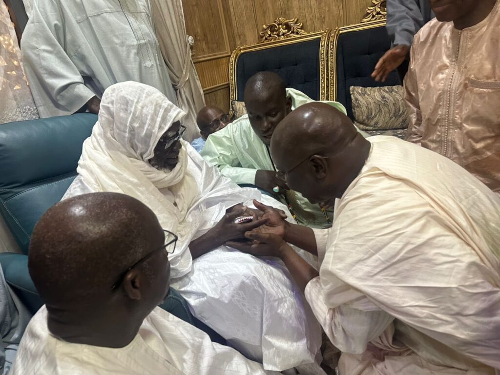 TOUBA : Le Président Idrissa Seck présente ses condoléances à la communauté mouride après le rappel à Dieu de Serigne Cheikh Mbacké Ibn Serigne Saliou